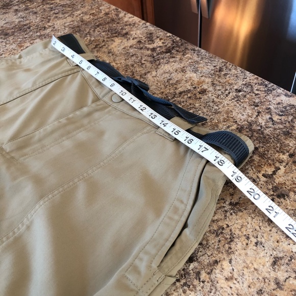 L.L. Bean Men’s Zip-Leg Convertible Pants Sz Large Short - Picture 3 of 14